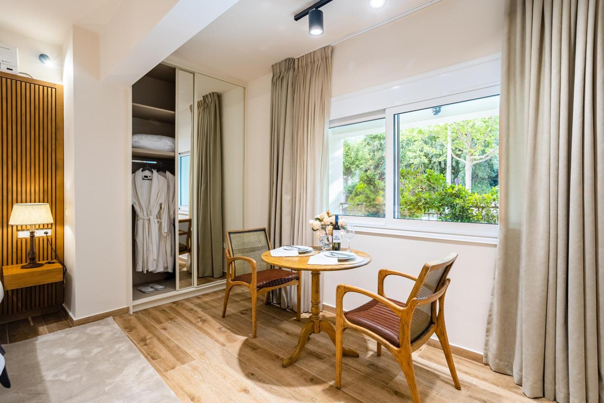 Villy'S Comfort Zone Apartments Kalamata Exteriör bild